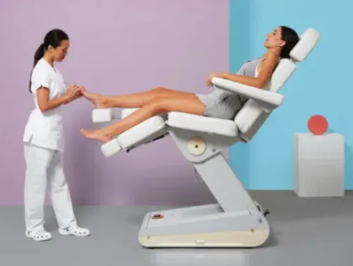 Fusspflegeeinrichtungen* Naggura Fusspflegestuhl SWOP P3 PRO Podo